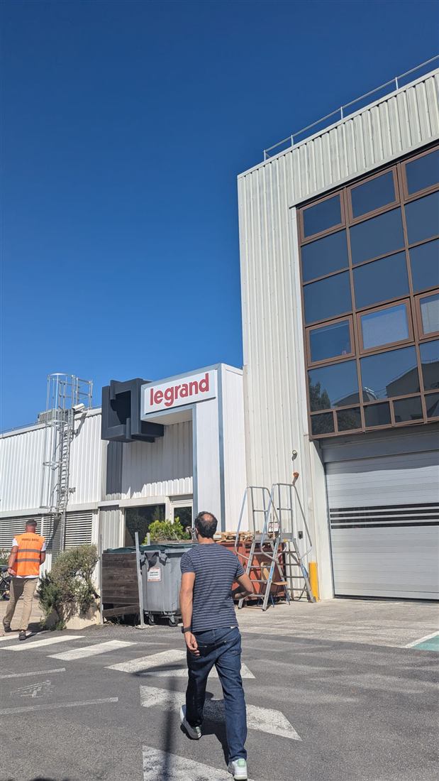 Промышленная и коммерческая площадка Legrand в Антибе